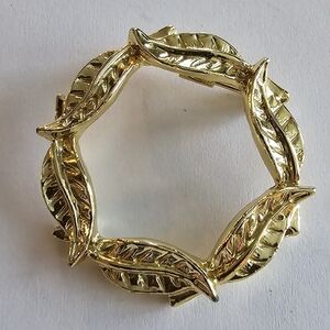Vintage leaf brooch circle of leaves gold tone pin nature jewelry